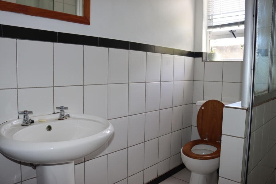 To Let 4 Bedroom Property for Rent in Kleinmond Western Cape